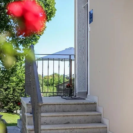 Apartman Danijela Apartment *