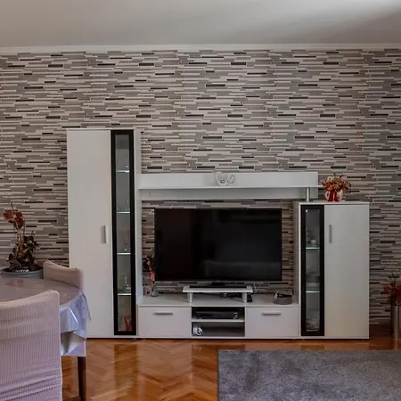 Apartman Danijela Apartment *